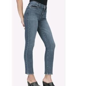 FRAME  DENIM NWT  Size 27.Inseam 26. Straight leg.